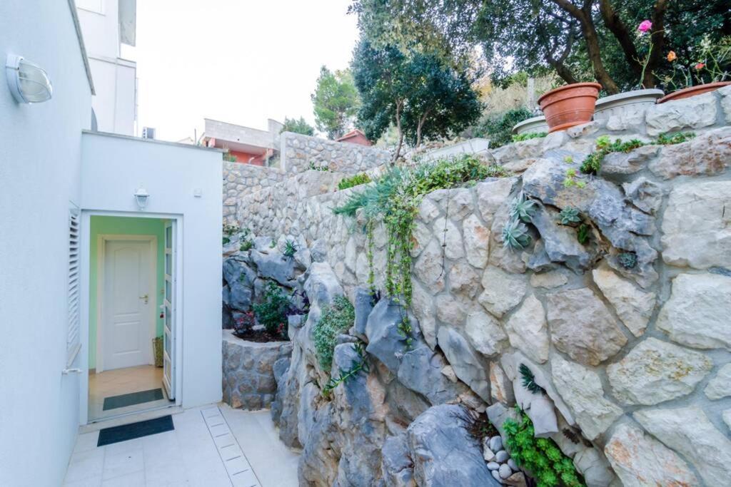 Apartment Villa Diana: Cozy 2-Bedroom Home In Dubrovnik Dubrovnik